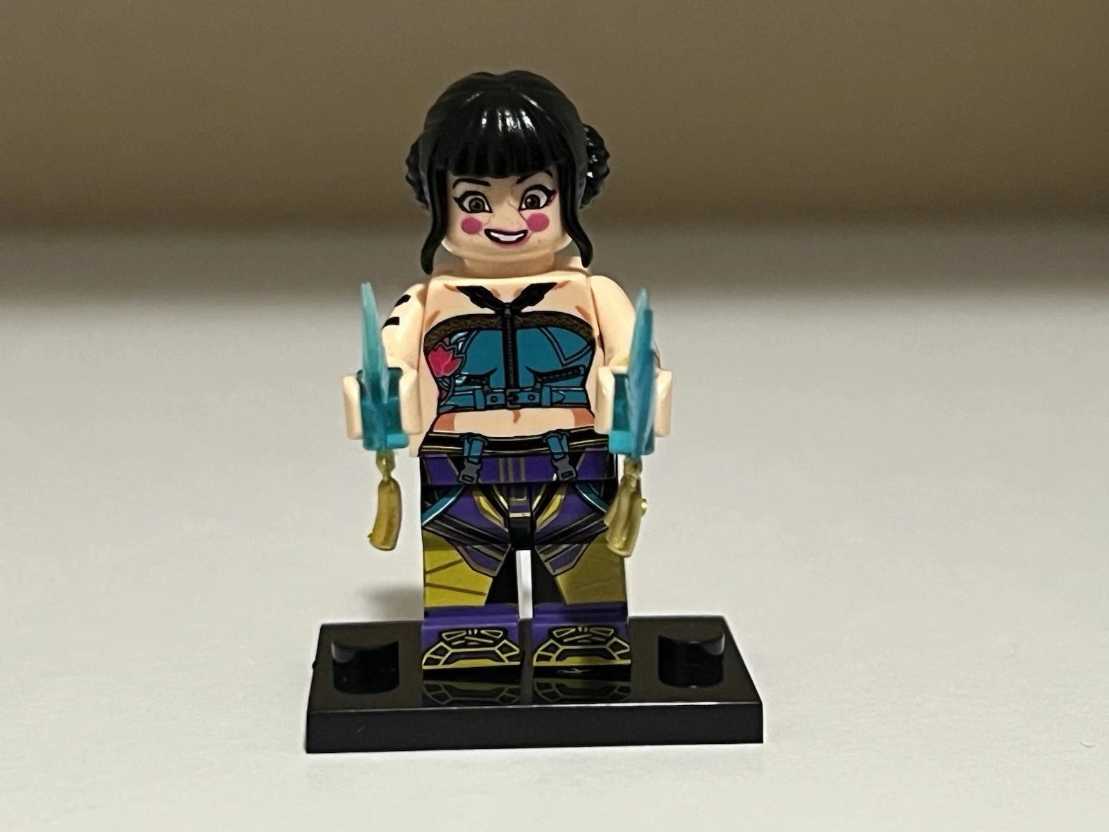K-Pop Demon Hunter Zoey Minifigure Front