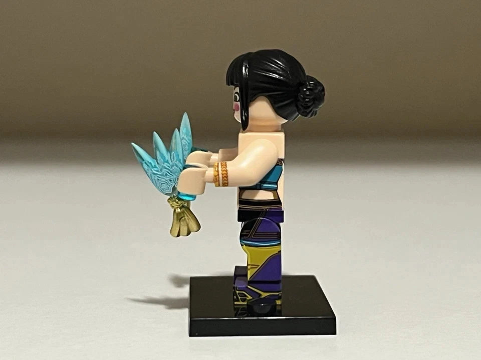 K-Pop Demon Hunter Zoey Minifigure Side