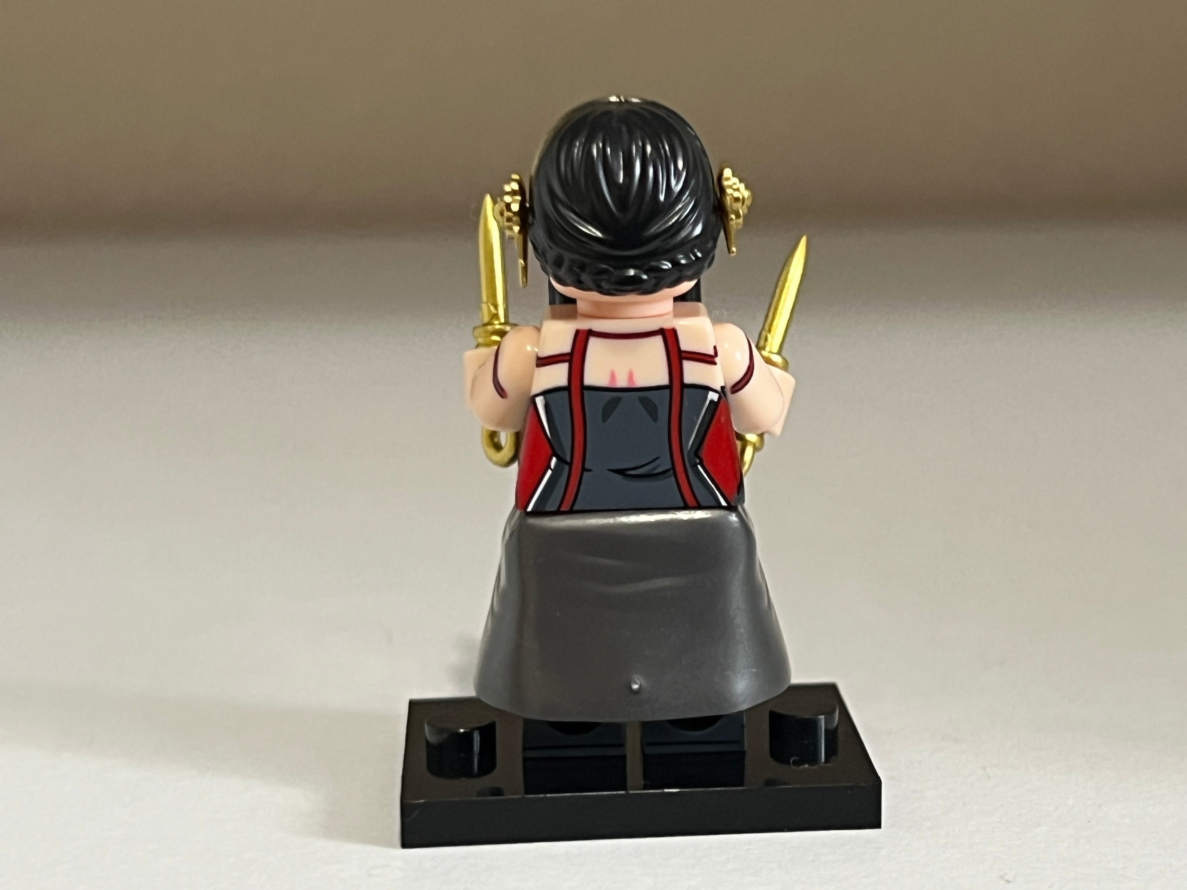 Spy Family Yor Minifigure Back