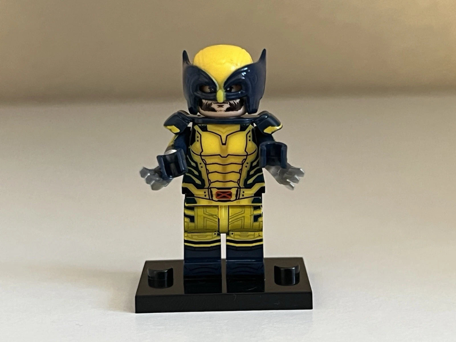 X-Men Yellow Suit Wolverine Minifigure