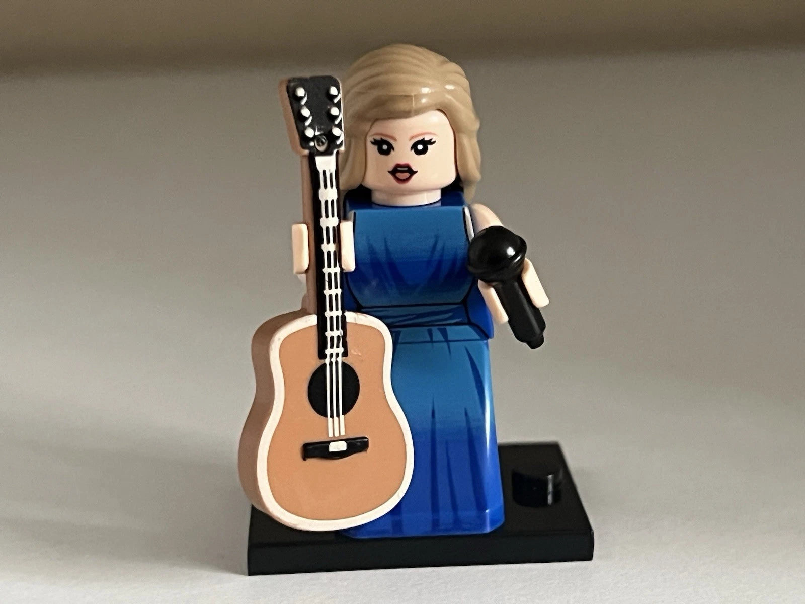 Taylor Swift Blue Dress Minifigure