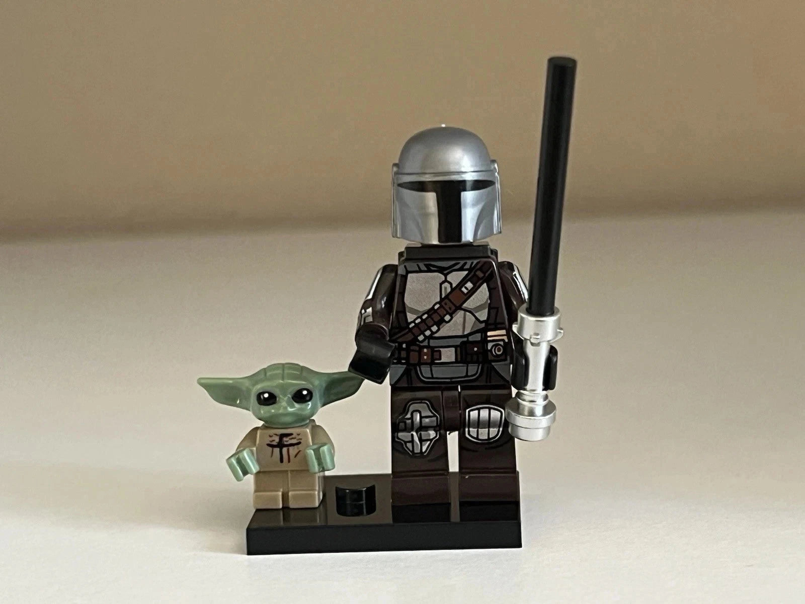 Star Wars Mandalorian and Baby Yoda Minifigures