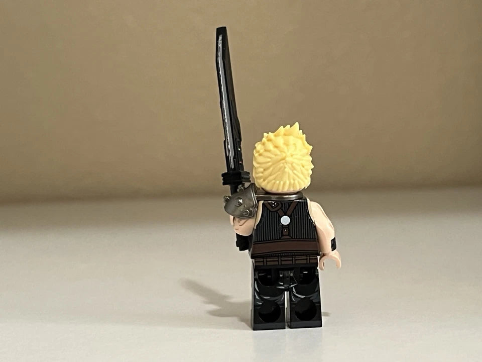 FF7 Cloud Strife Minifigure